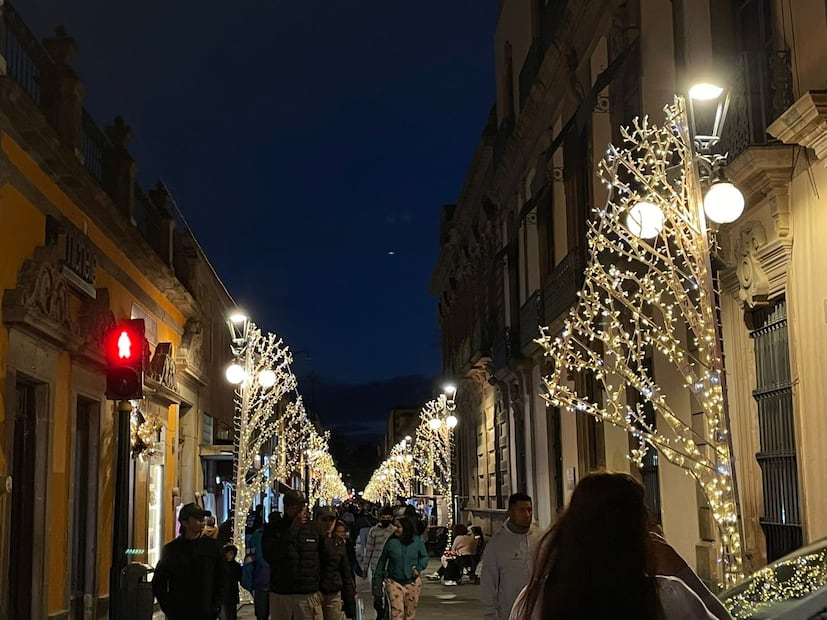 Decoración navideña en el pasaje Zaragoza de SLP