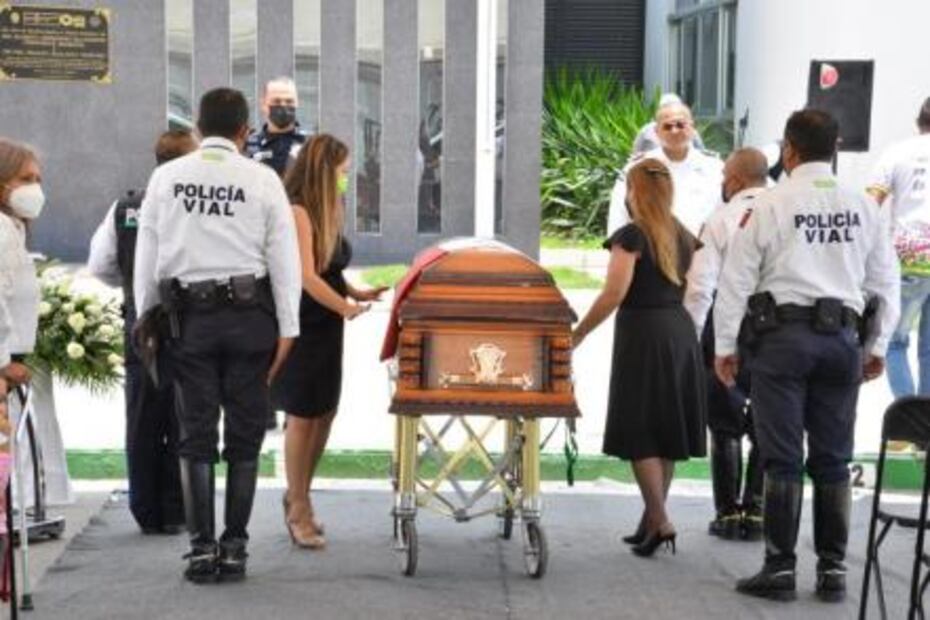 Entre aplausos y pase de lista, despiden a policía asesinado en Soledad