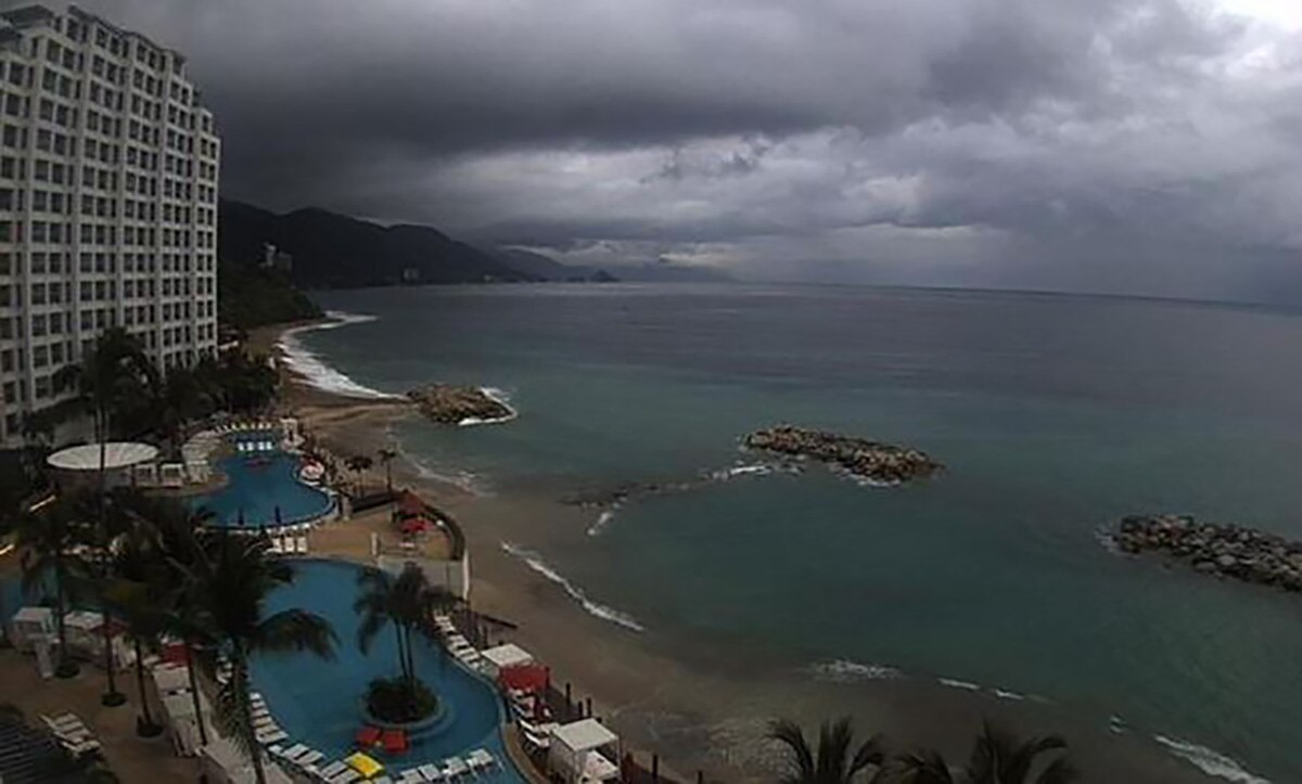 Se forma tormenta tropical "Tara" frente a las costas de Colima y Michoacán