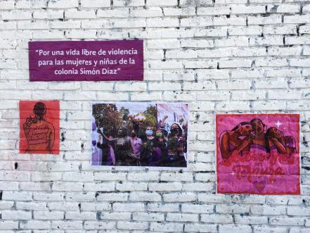 Con "pega" de carteles contra violencia de género, mujeres piden fortalecer sistema de justicia en SLP