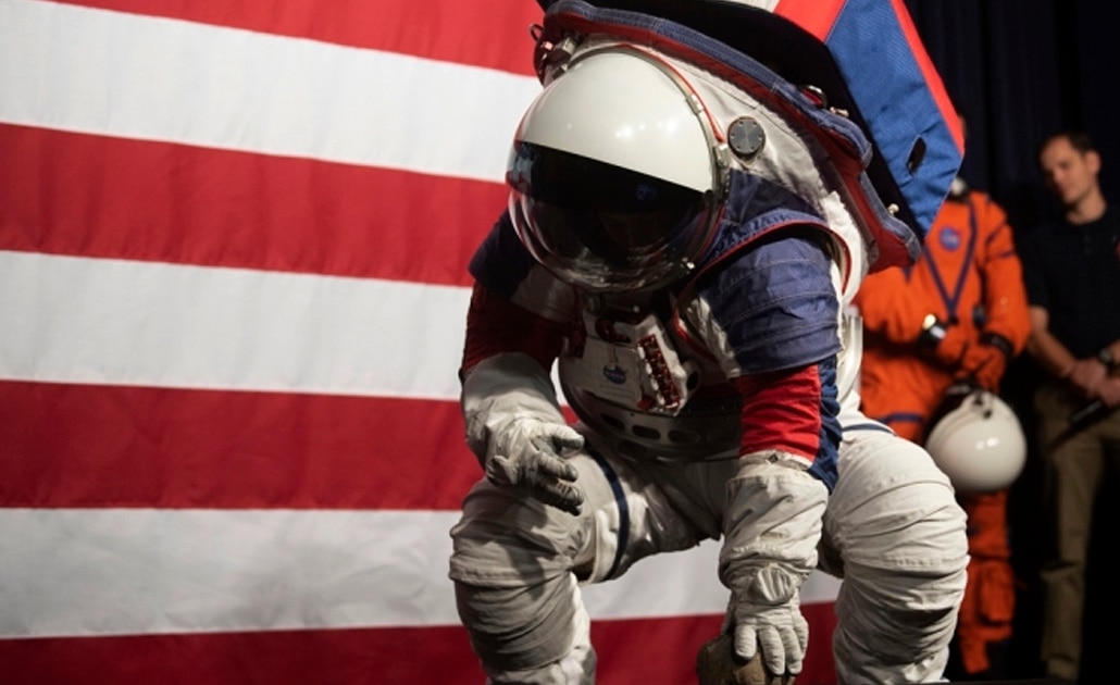 NASA presenta sus nuevos trajes espaciales; se usarán para el regreso a la Luna
