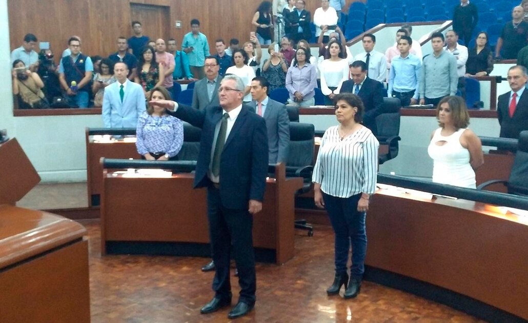 Rinde protesta nuevo titular de la UEC