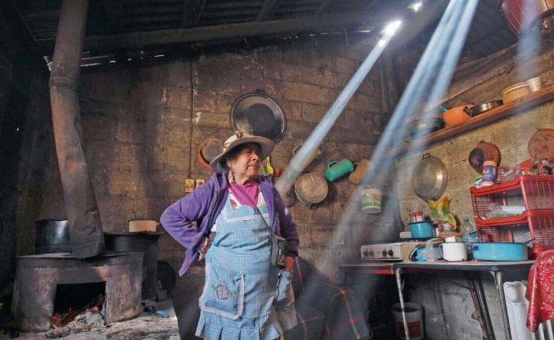 Sólo la leña mitiga los -8 grados cerca del Nevado de Toluca