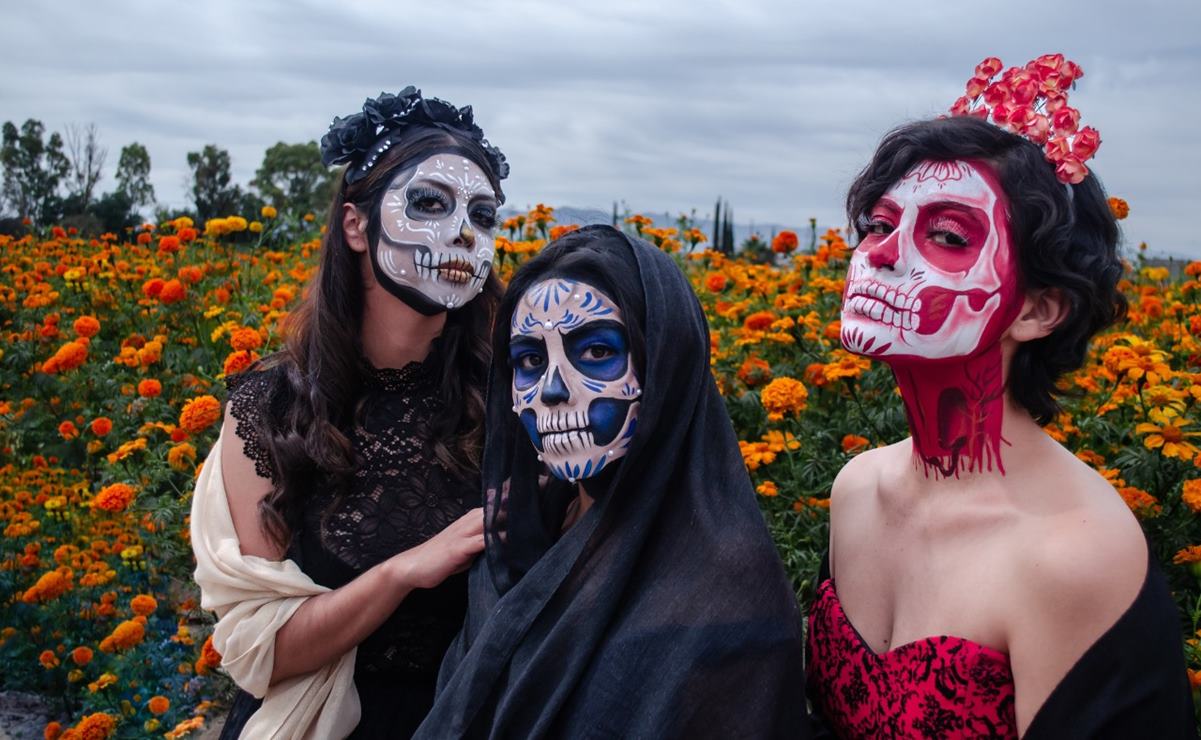 Eréndira Zapata, maquillaje artístico dando vida a catrinas en San Luis Potosí