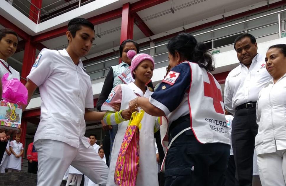 Cruz Roja y “Cumple un sueño”, hacen realidad la ilusión de una niña con cáncer