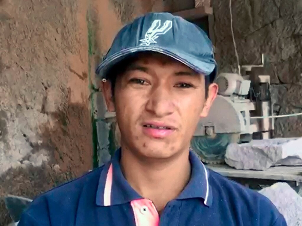 Escultor de busto de Benito Juárez rechaza estar trabajando en uno de AMLO