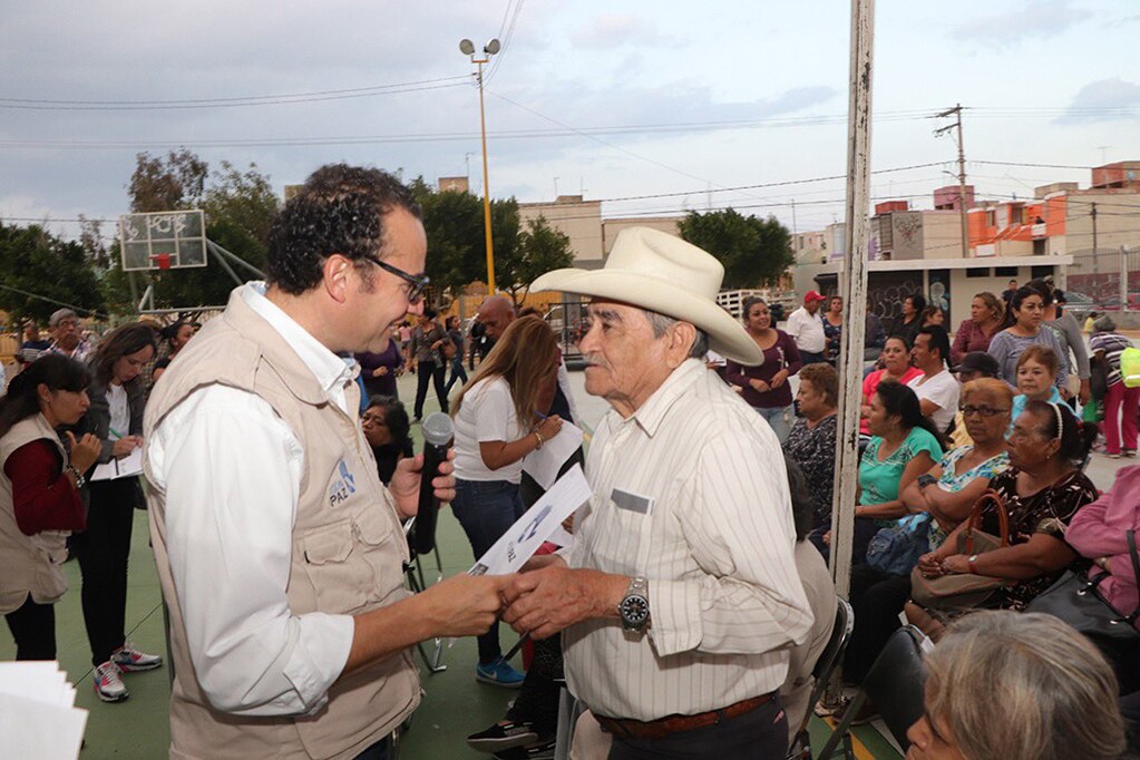 Entregan 585 apoyos sociales en colonia La Libertad