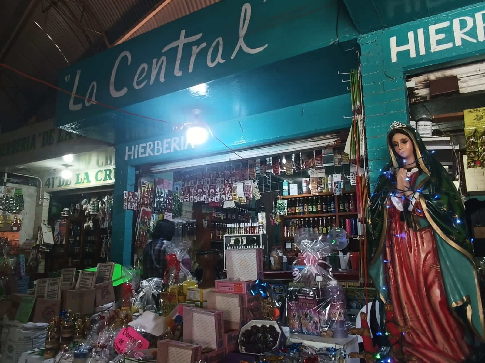 Rituales de Año Nuevo en el mercado República de SLP