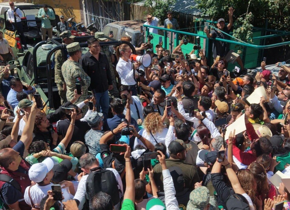 Sheinbaum recorre zonas afectadas en Tamazunchale