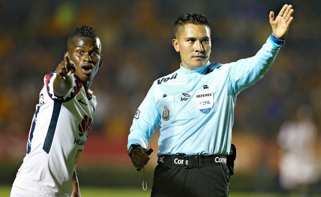 Afición de América abuchea a Darwin Quintero