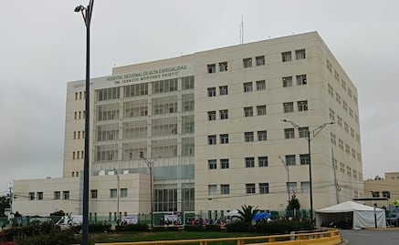 Hospital Central de SLP opera al límite: sindicato mantiene plantón por falta de trabajadores e insumos