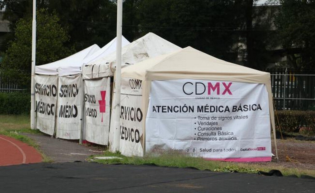 Descansan 450 integrantes de la caravana migrante en estadio de la CDMX