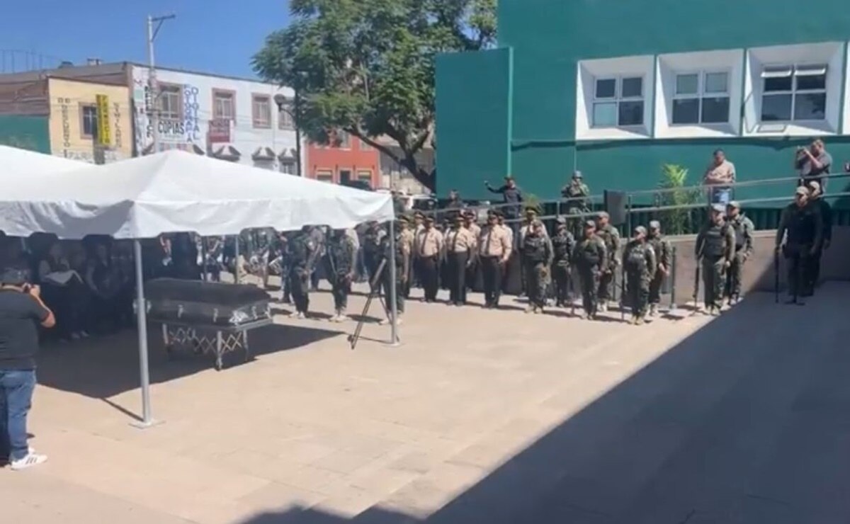 Rinden homenaje póstumo a elemento de la Guardia Civil de SLP asesinado en La Pila 