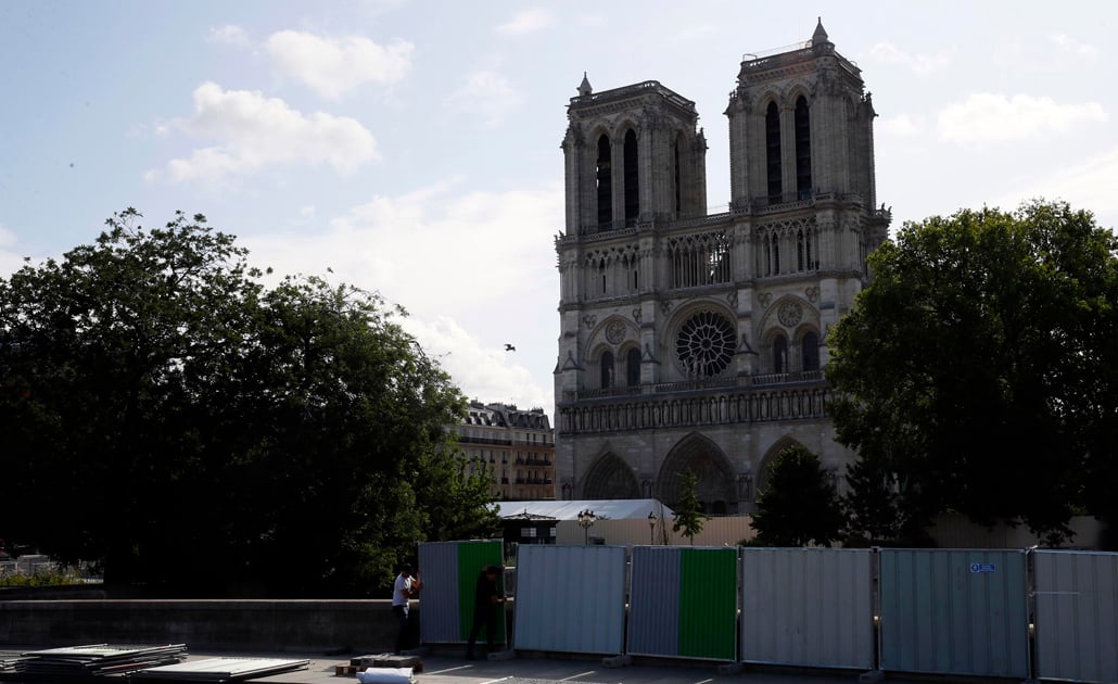 Catedral de Notre Dame aún corre riesgo de colapsar, advierte gobierno