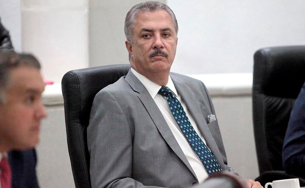 Diputado justifica gasto en asesores para apoyar a “diputados analfabetas”