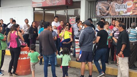 Toman 414 personas de la fila para funcionarios de casilla