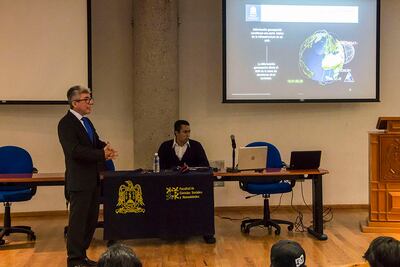 UASLP impartió conferencia “Geógrafos ¿líderes?”