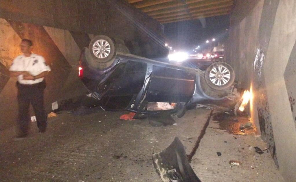 Chocan y abandonan su unidad en Río Santiago