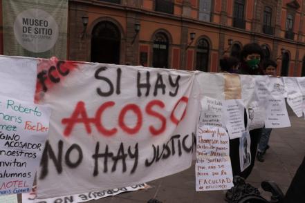 Realizan tendedero de denuncias por acoso sexual en UASLP