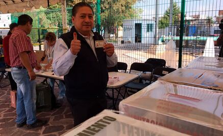 Entre complicaciones Gilberto Villafuerte emite su voto