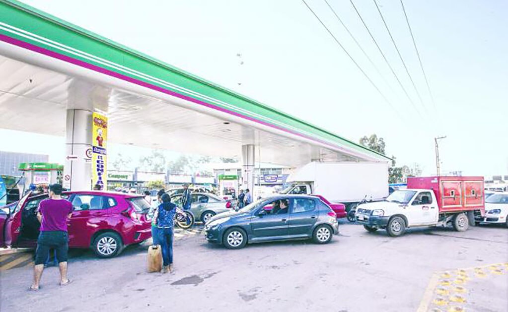 Sube desabasto de gasolina; AMLO: no jueguen a vencidas