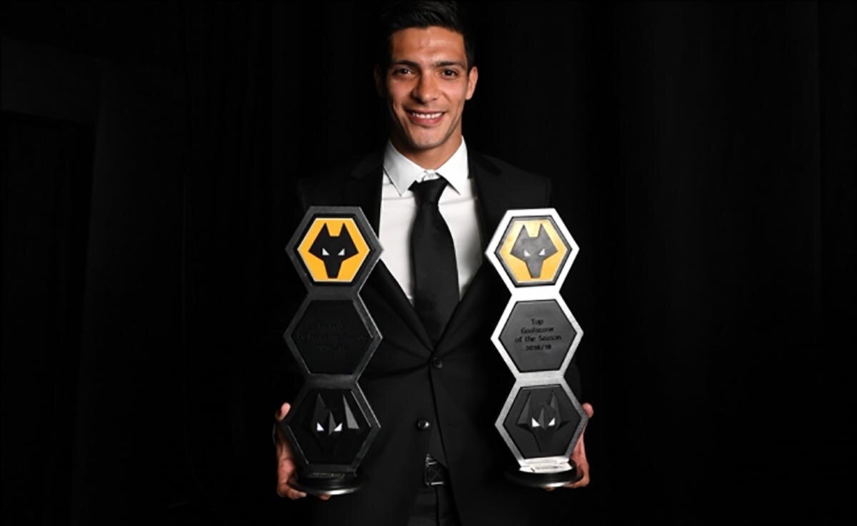Arrasa Raúl Jiménez con los premios del Wolverhampton