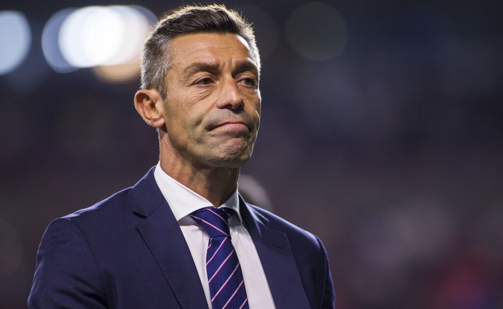 Pedro Caixinha, despedido y multado en México