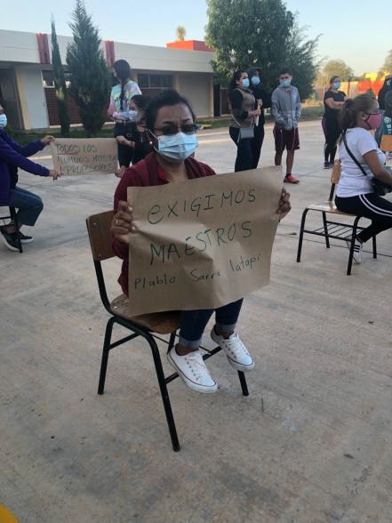 Denuncian padres de familia falta de infraestructura y maestros en secundaria de SLP