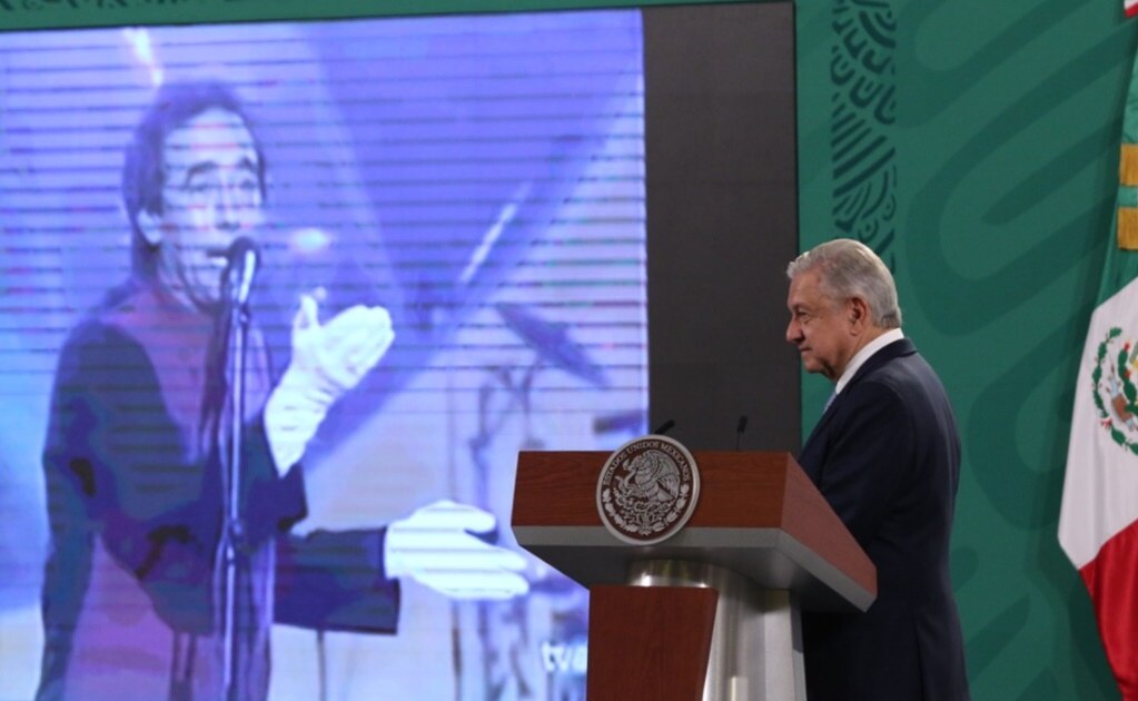 AMLO pone canción de Joan Manuel Serrat en la mañanera “para los jóvenes”
