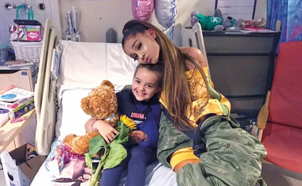 A un año, bomberos del show de Ariana Grande se disculpan