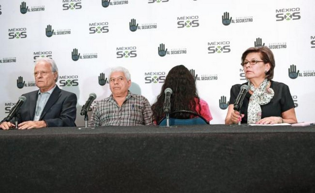 Víctimas de Nestora Salgado dan la cara; ella demanda a Meade