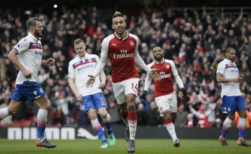 Doblete de Aubameyang da victoria al Arsenal