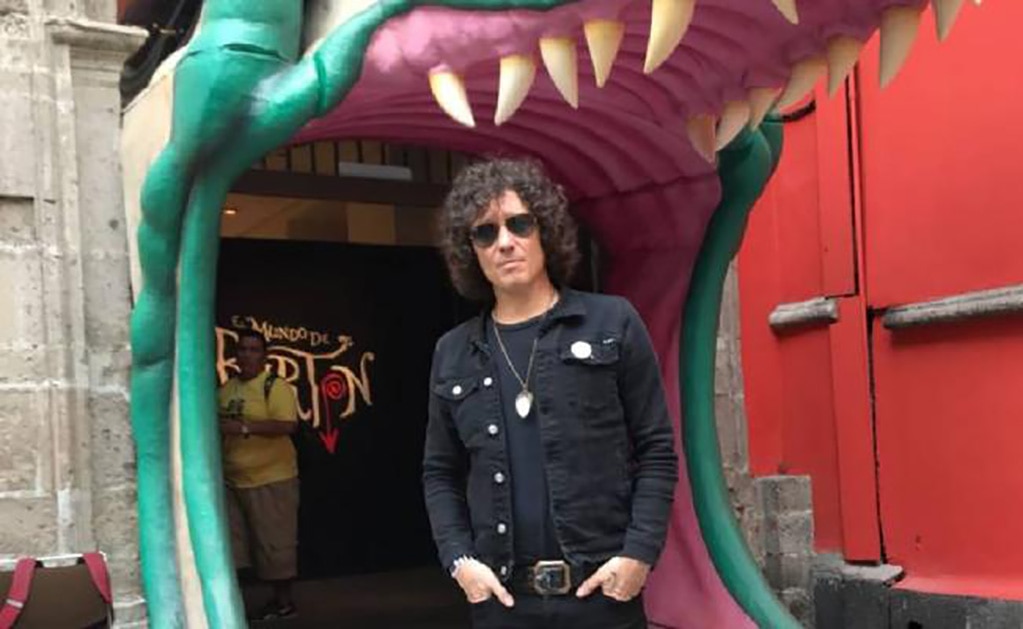Enrique Bunbury disfrutó de la creatividad de Tim Burton Foto: Cortesía