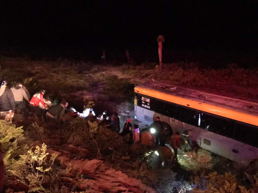 Autobús de turistas originarios de Saltillo sufre accidente en Real de Catorce; se reportan 38 lesionados
