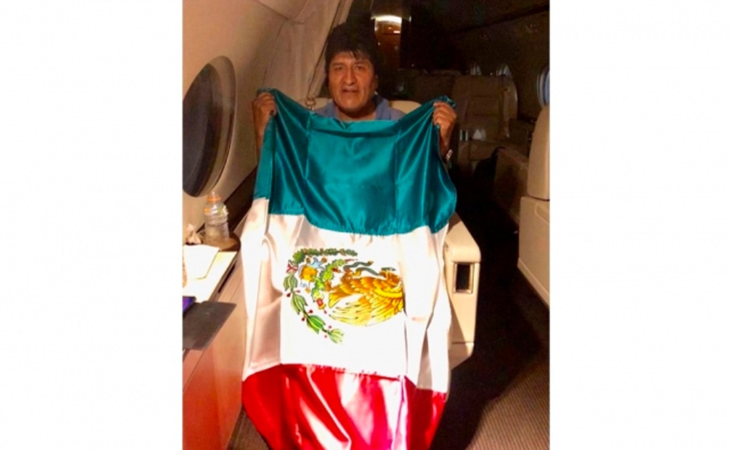 "Parto rumbo a México", informa Evo Morales