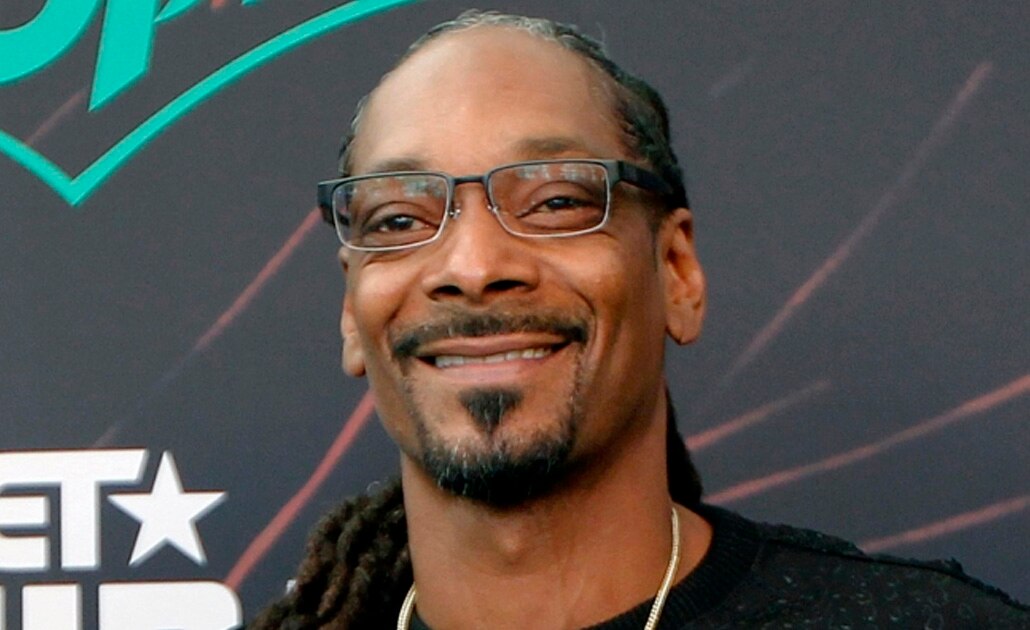 Promueve Snoop Dogg máquina para cultivar marihuana
