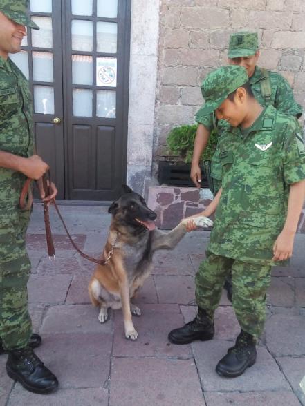 Juan Antonio, el pequeño soldado que enfrenta su primera batalla