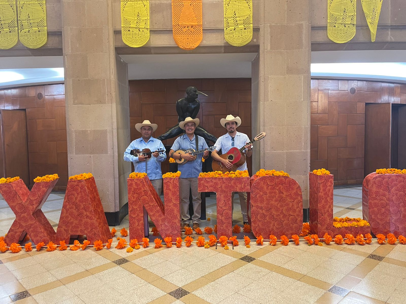 Trío de Cantores Potosí tienen gran trayectoria mostrando los sones huastecos