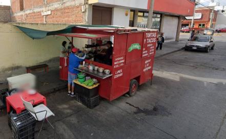 Tortas planchadas, delicias simbólicas de San Luis hechas con la plancha de la abuelita