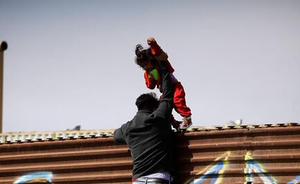 Mexicanos amenazan con cruzar nuevo muro; sí se puede, "sólo hay que encontrar la forma"