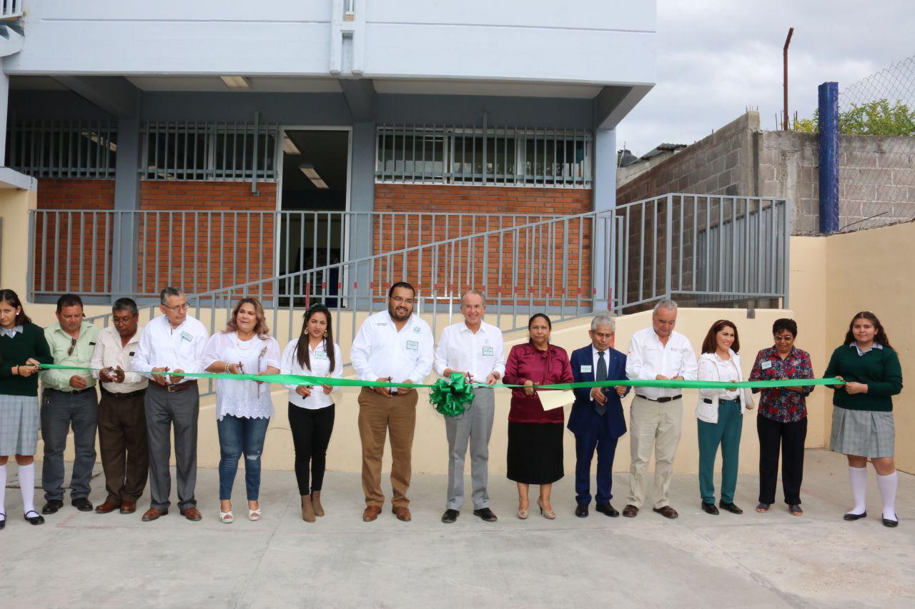 Gobernador entrega infraestructura en escuela de Cárdenas