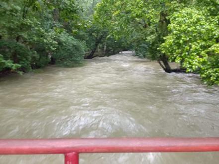 Cierran destinos turísticos de San Luis Potosí por crecida de ríos