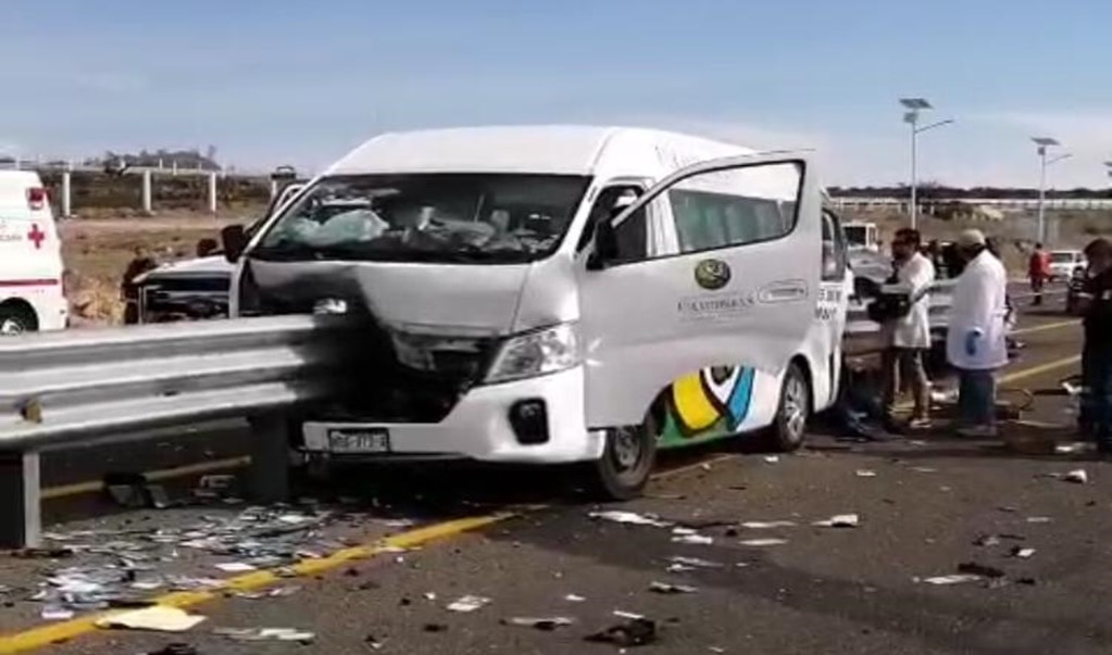 Mueren trabajadores en accidente carretero