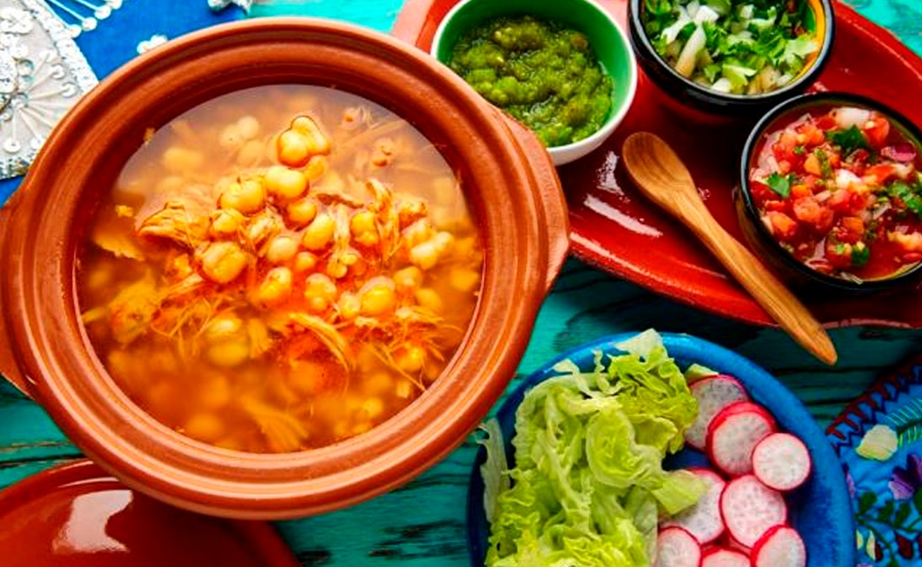 Pozole, tacos rojos y enchiladas, los platillos con mayor demanda por fiestas patrias