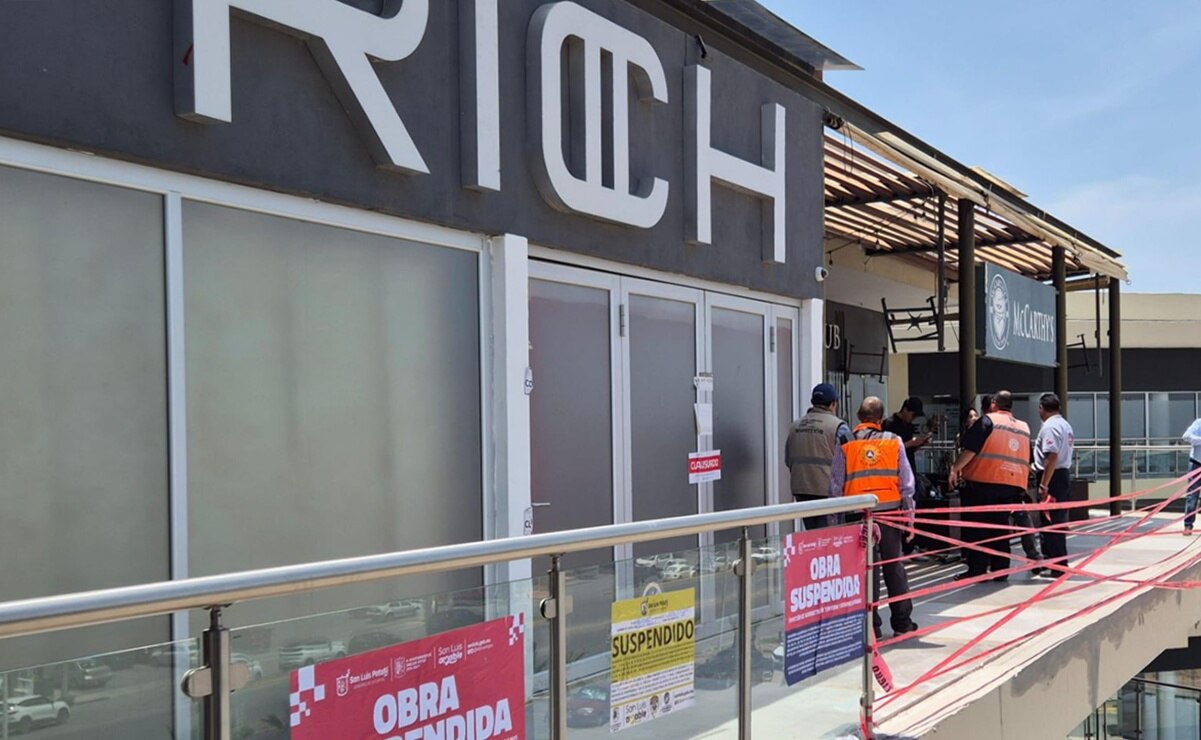 Clausuran obras de reparación en la plaza Alttus de SLP, por caso del antro Rich 