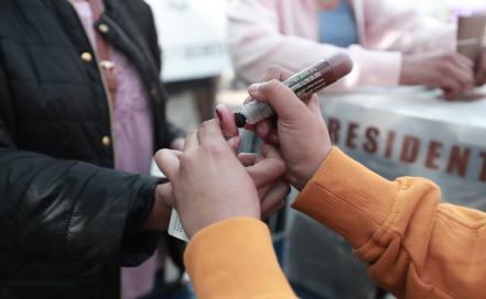 Con campaña “Dedo pintado, descuento asegurado”, ofrecerán descuentos a votantes en SLP
