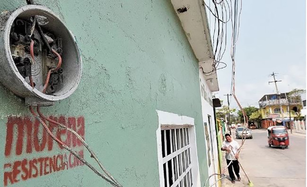 AMLO les perdona adeudo, pero ni así pagan luz en Tabasco
