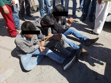 Vecinos detienen a menores de edad asaltando a un taxista