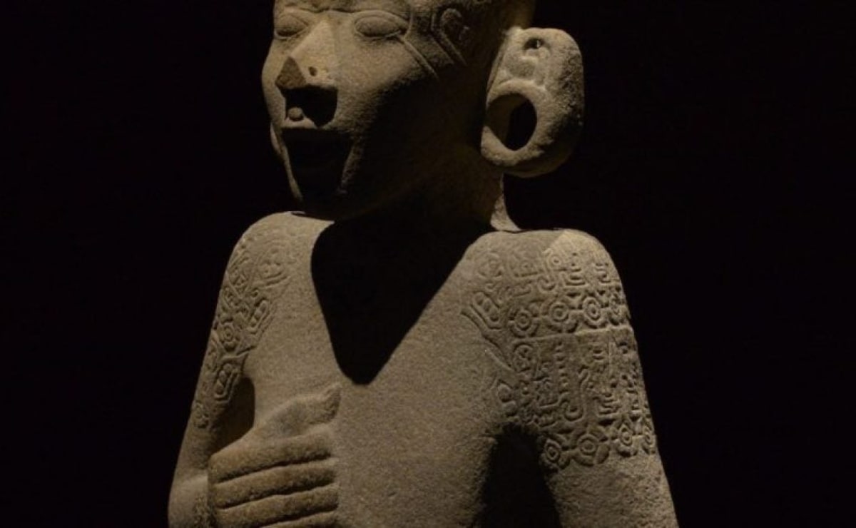 Adolescente huasteco. ¿Cómo terminó en CDMX la escultura de Tamuín?