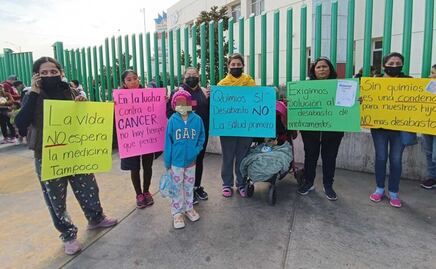 Por falta de medicamentos, madres de niños con cáncer se manifiestan en el Hospital Central de SLP